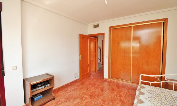 Återförsäljning - Villa i parhus -
Orihuela - Los Desamparados