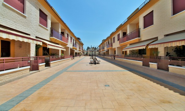 Återförsäljning - Villa i parhus -
Orihuela - Los Desamparados