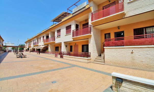 Återförsäljning - Villa i parhus -
Orihuela - Los Desamparados