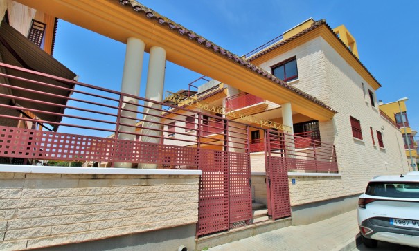 Återförsäljning - Villa i parhus -
Orihuela - Los Desamparados