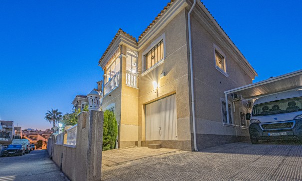Sale - Detached Villa -
Villamartín - Montegolf