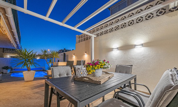 Sale - Detached Villa -
Villamartín - Montegolf