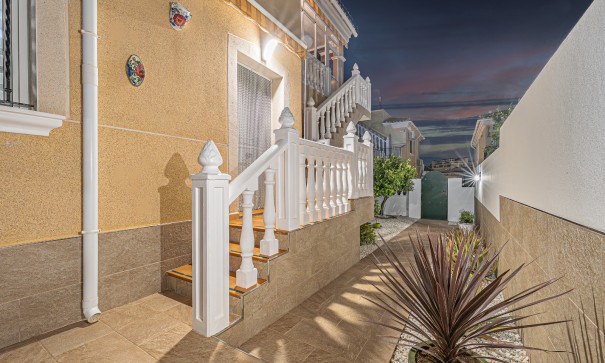 Sale - Detached Villa -
Villamartín - Montegolf