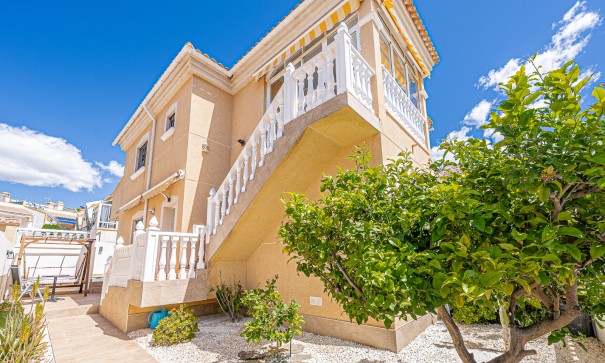 Sale - Detached Villa -
Villamartín - Montegolf