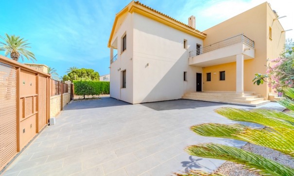 Återförsäljning - Fristående villa -
Cabo Roig