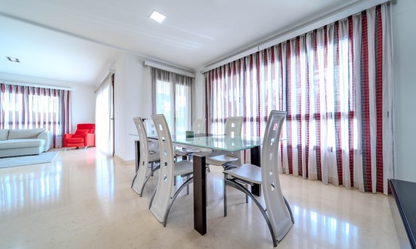 Återförsäljning - Fristående villa -
Cabo Roig