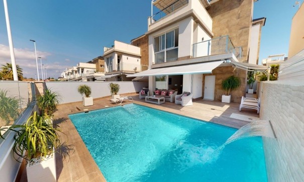 Fritliggende villa - Videresalg - Torrevieja -
                Torrevieja