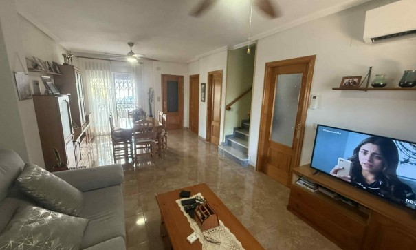 Resale - Stadthaus -
Almoradí