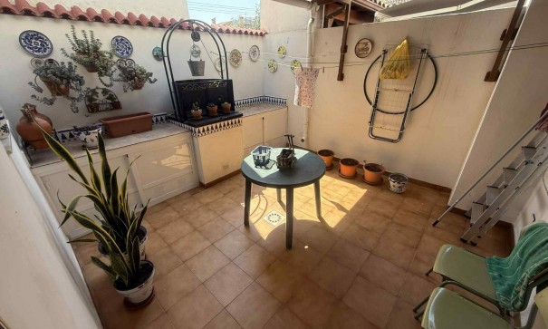 Resale - Stadthaus -
Almoradí