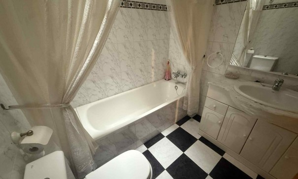 Resale - Stadthaus -
Almoradí