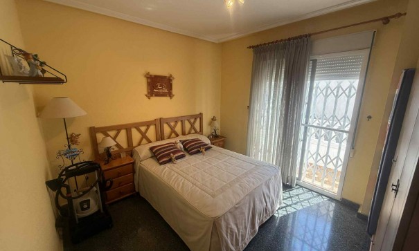 Resale - Stadthaus -
Almoradí