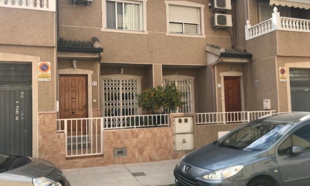 Resale - Stadthaus -
Almoradí