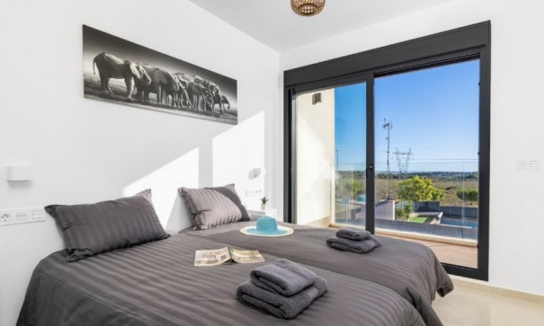 Resale - Freistehende Villa -
San Miguel de Salinas