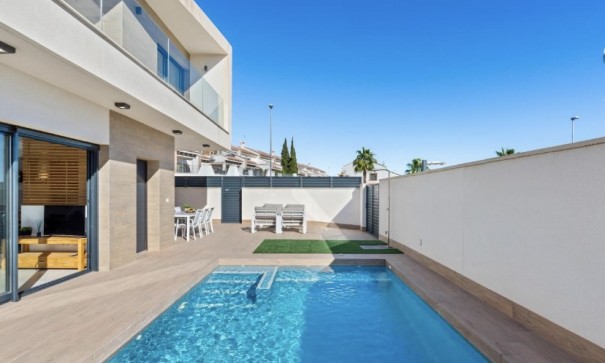 Resale - Freistehende Villa -
San Miguel de Salinas