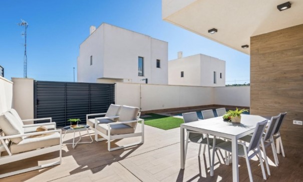 Resale - Freistehende Villa -
San Miguel de Salinas