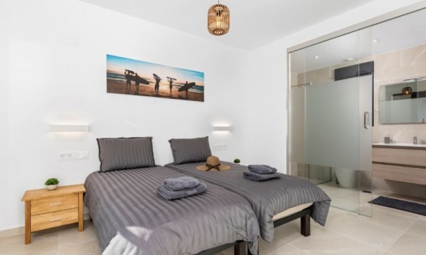 Resale - Freistehende Villa -
San Miguel de Salinas