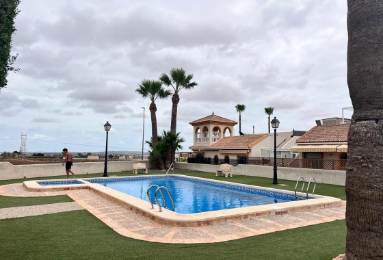 Herverkoop - Halfvrijstaande villa -
Los Montesinos - Urbanizacion montesol
