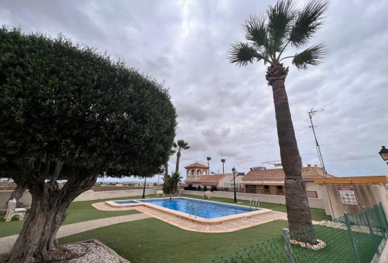 Herverkoop - Halfvrijstaande villa -
Los Montesinos - Urbanizacion montesol