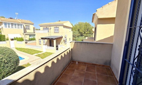 Venta - Chalet Independiente -
Orihuela Costa