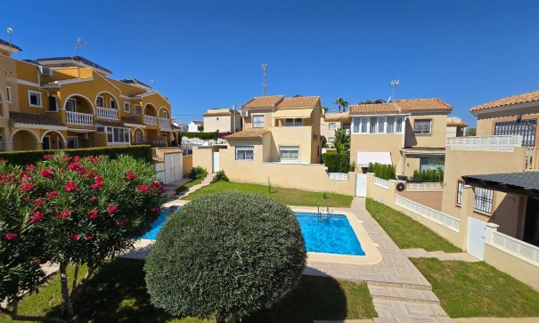 Venta - Chalet Independiente -
Orihuela Costa