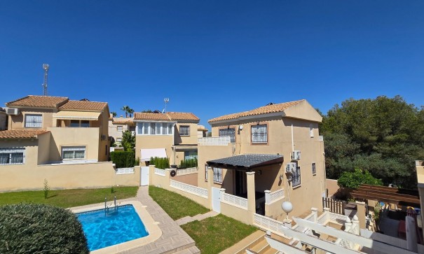 Venta - Chalet Independiente -
Orihuela Costa