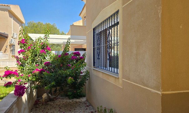 Venta - Chalet Independiente -
Orihuela Costa