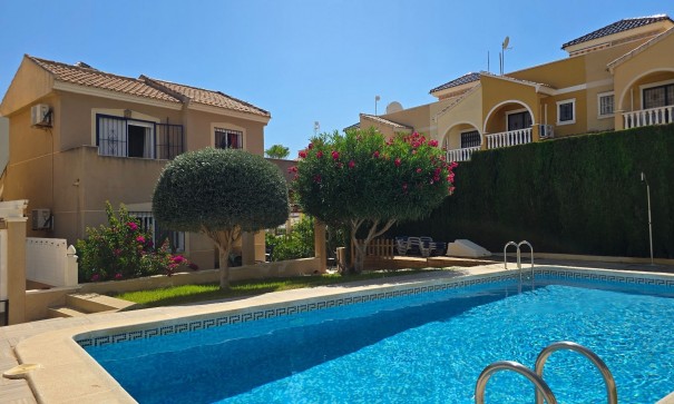 Venta - Chalet Independiente -
Orihuela Costa