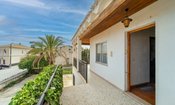 Resale - Freistehende Villa -
Salinas