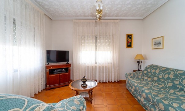 Resale - Freistehende Villa -
Salinas