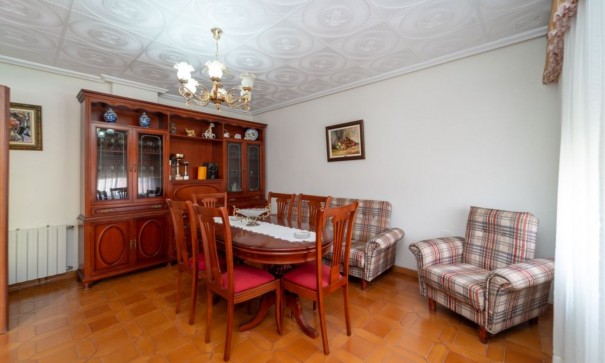 Resale - Freistehende Villa -
Salinas