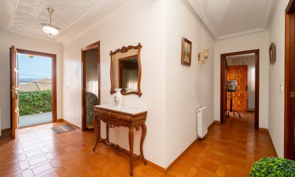 Resale - Freistehende Villa -
Salinas