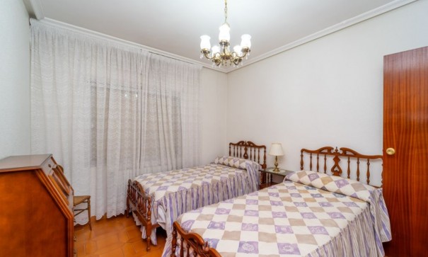 Resale - Freistehende Villa -
Salinas