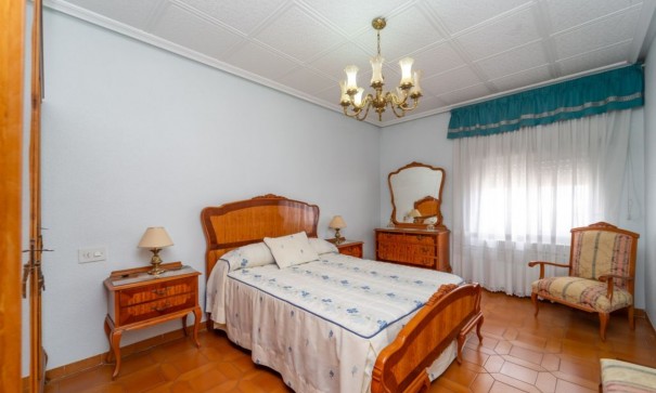 Resale - Freistehende Villa -
Salinas