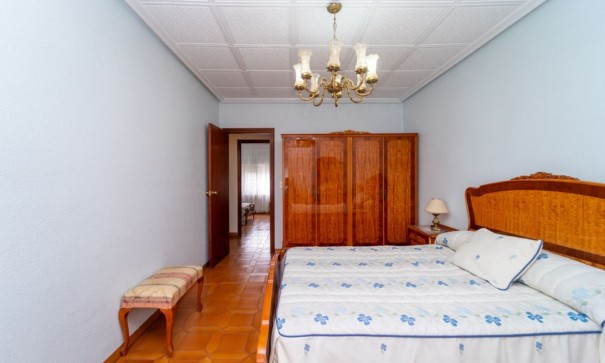 Resale - Freistehende Villa -
Salinas