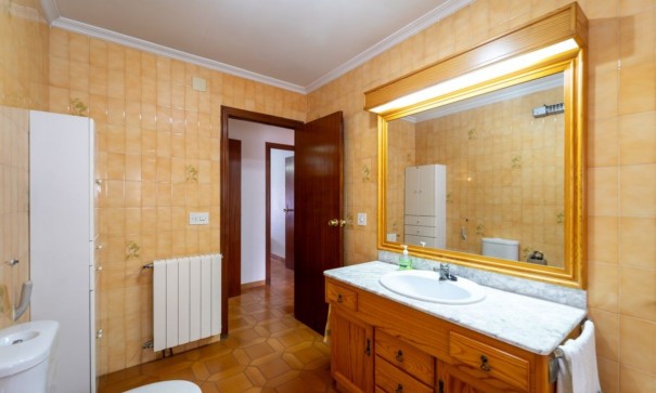 Resale - Freistehende Villa -
Salinas