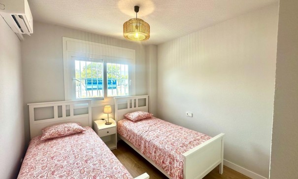 Revente - Appartement -
Orihuela Costa - Campoamor