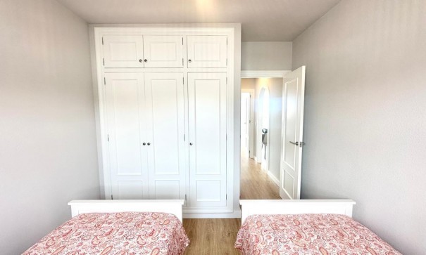 Revente - Appartement -
Orihuela Costa - Campoamor