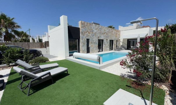 Videresalg - Fritliggende villa -
Algorfa - La Finca Golf Resort