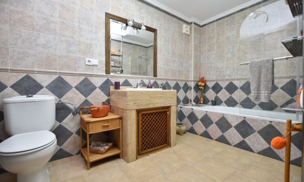 Sale - Detached Villa -
Algorfa - Montemar