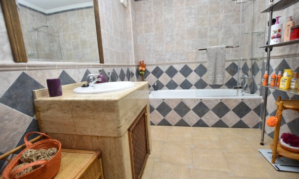 Sale - Detached Villa -
Algorfa - Montemar