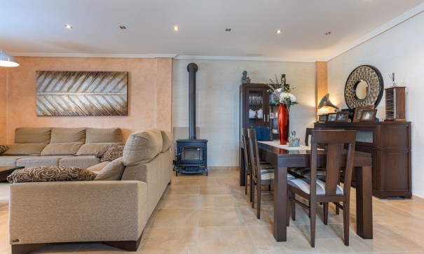 Venta - Chalet Independiente -
Los Montesinos - La Herrada