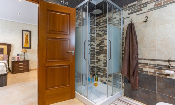 Venta - Chalet Independiente -
Los Montesinos - La Herrada