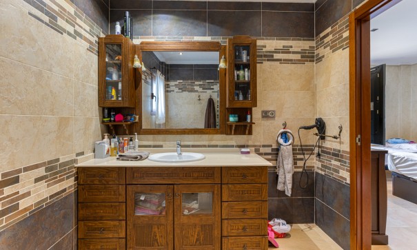 Venta - Chalet Independiente -
Los Montesinos - La Herrada