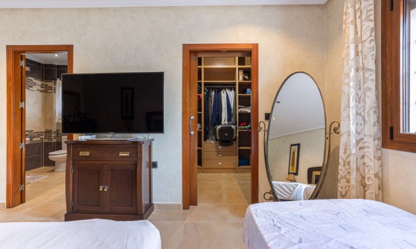 Venta - Chalet Independiente -
Los Montesinos - La Herrada