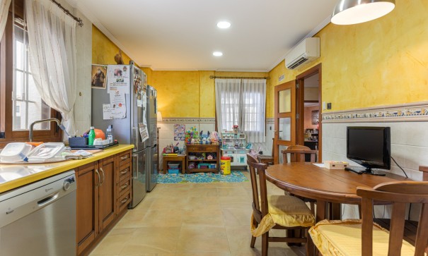 Venta - Chalet Independiente -
Los Montesinos - La Herrada