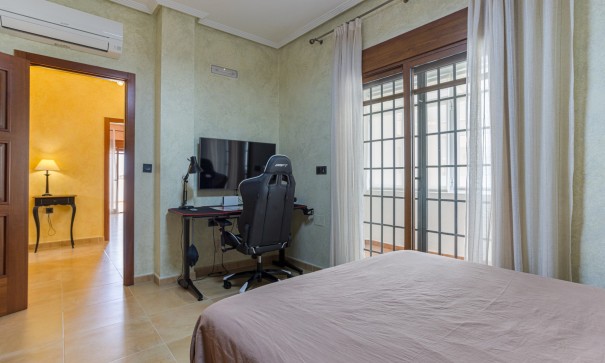 Venta - Chalet Independiente -
Los Montesinos - La Herrada