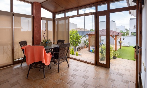 Venta - Chalet Independiente -
Los Montesinos - La Herrada