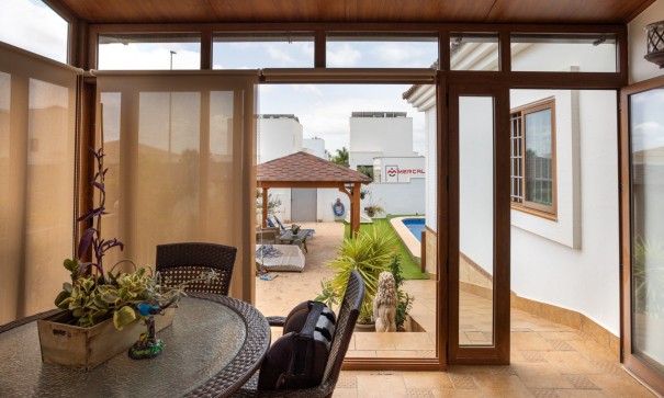 Venta - Chalet Independiente -
Los Montesinos - La Herrada