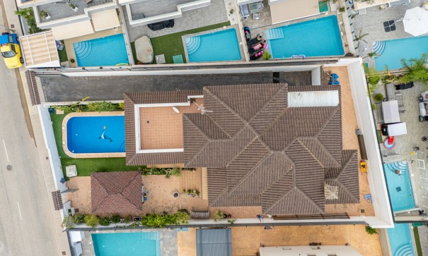 Venta - Chalet Independiente -
Los Montesinos - La Herrada