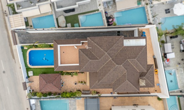 Venta - Chalet Independiente -
Los Montesinos - La Herrada